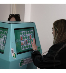 Interaktivní kiosek (HW podpora pro používání SW vybavení)
