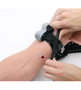 Cvičný model - simulátor horní končetiny pro ošetření a kontrolu krvácení (hemorragie)