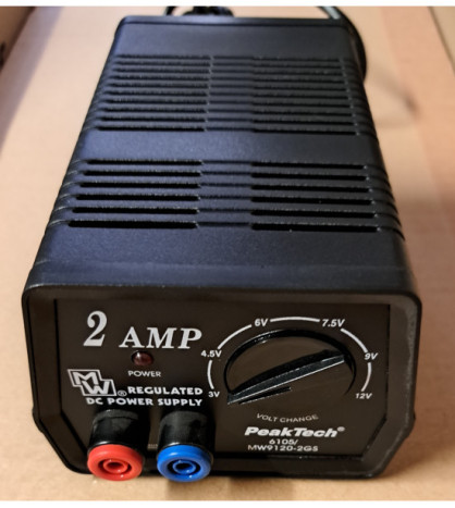 Stabilizovaný univerzální zdroj napětí 3 V… 12 V/2 A DC
